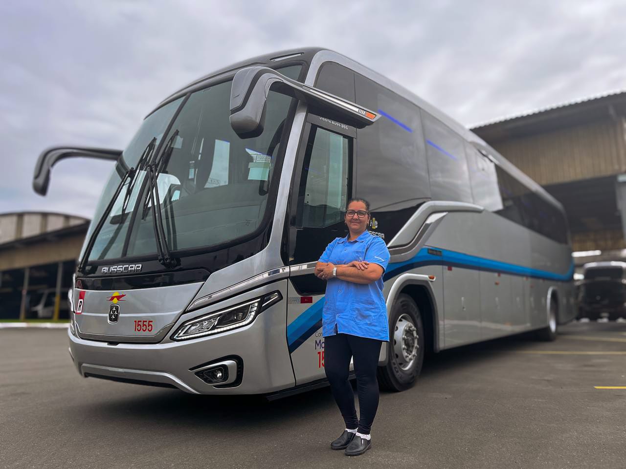 Primeira mulher manobrista da Busscar transforma dedicação em conquista histórica
