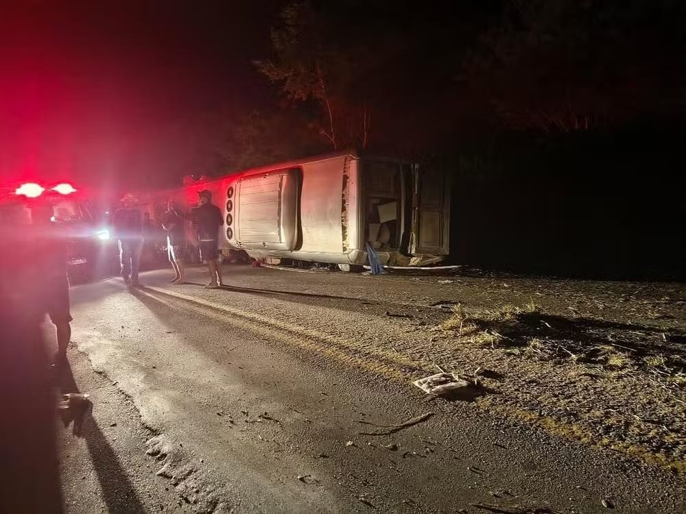 Acidente com ônibus de turismo deixa mortos e feridos no interior de Pernambuco 2 Acidente com ônibus de turismo deixa mortos e feridos no interior de Pernambuco