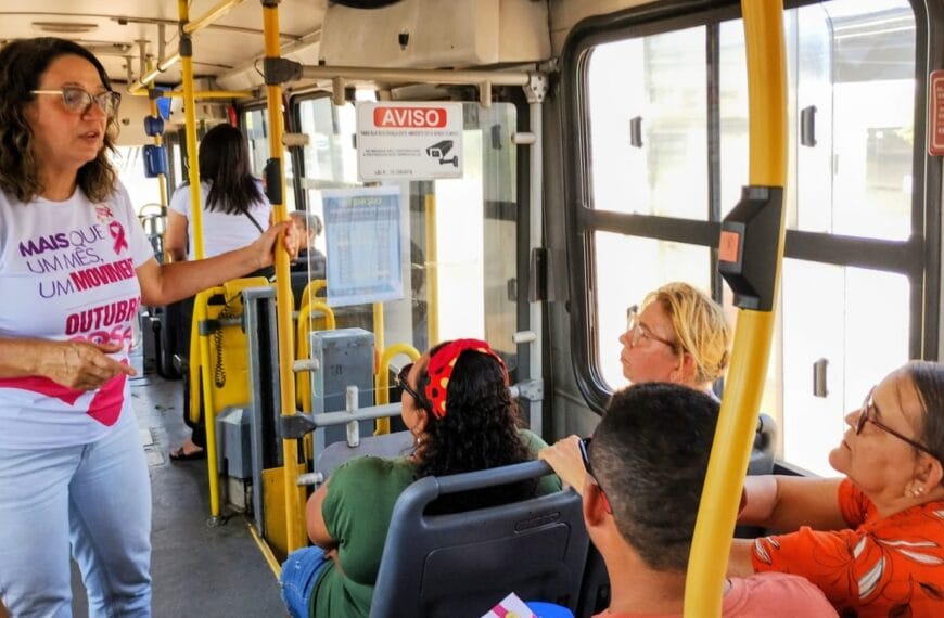 Campanha “Outubro Rosa” leva ação de prevenção ao câncer para dentro dos ônibus em Mossoró