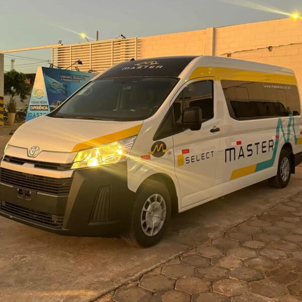 Master Turismo reforça frota com nova Toyota Hiace e amplia modernização do transporte em Mossoró
