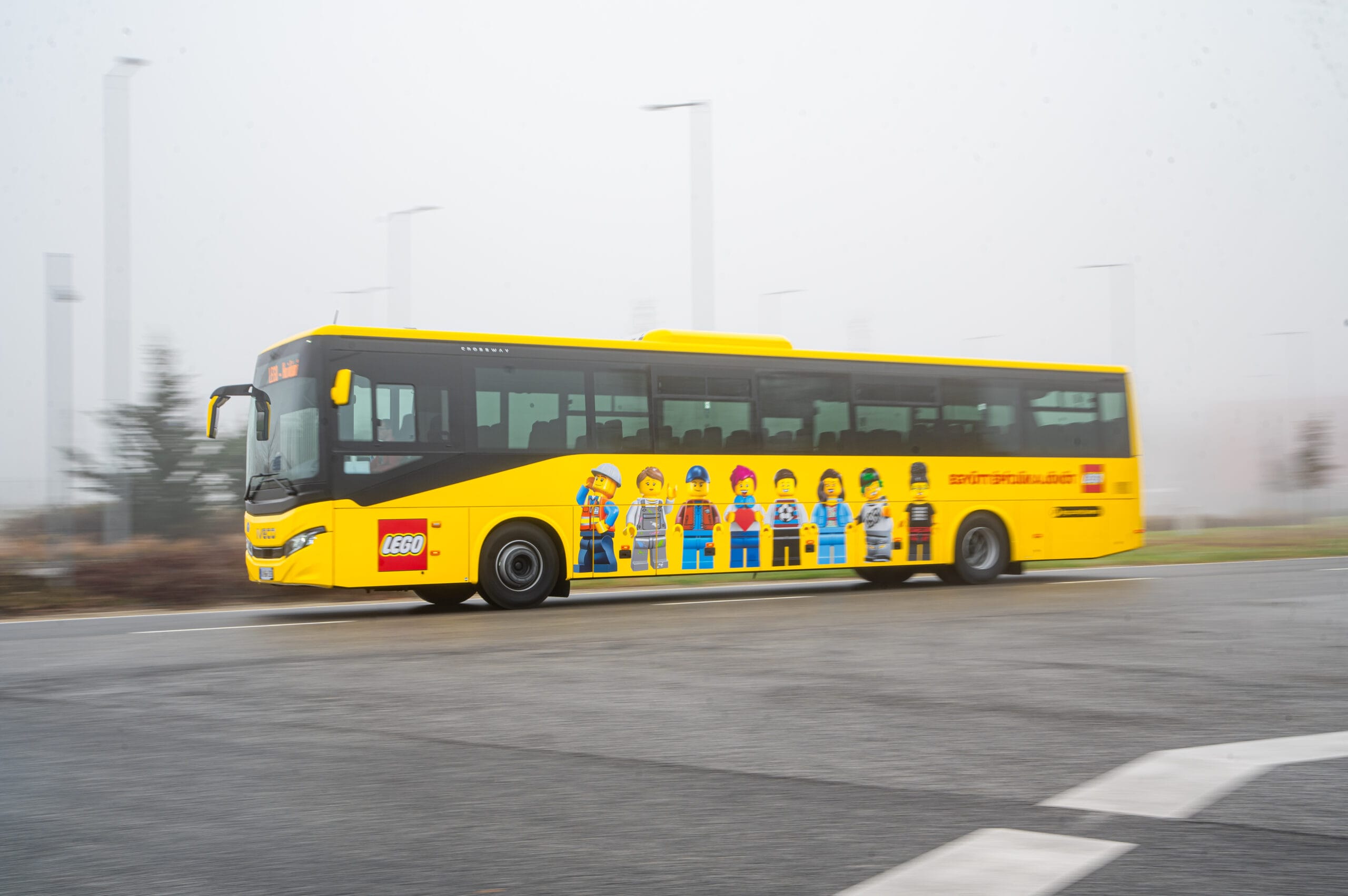 Iveco entrega 15 ônibus novos para transporte de colaboradores da LEGO na Hungria