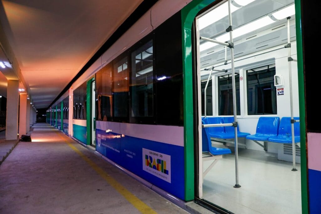 Governo do RN e CBTU entregam trens urbanos recuperados e reforçam sistema ferroviário de Natal