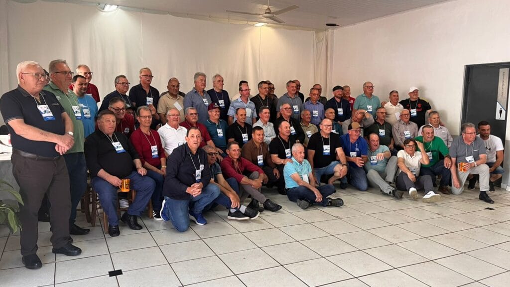 Ex-funcionários de empresa de ônibus mantêm amizade e celebram história de companheirismo construída nas estradas 3 Ex-funcionários de empresa de ônibus mantêm amizade e celebram história de companheirismo construída nas estradas