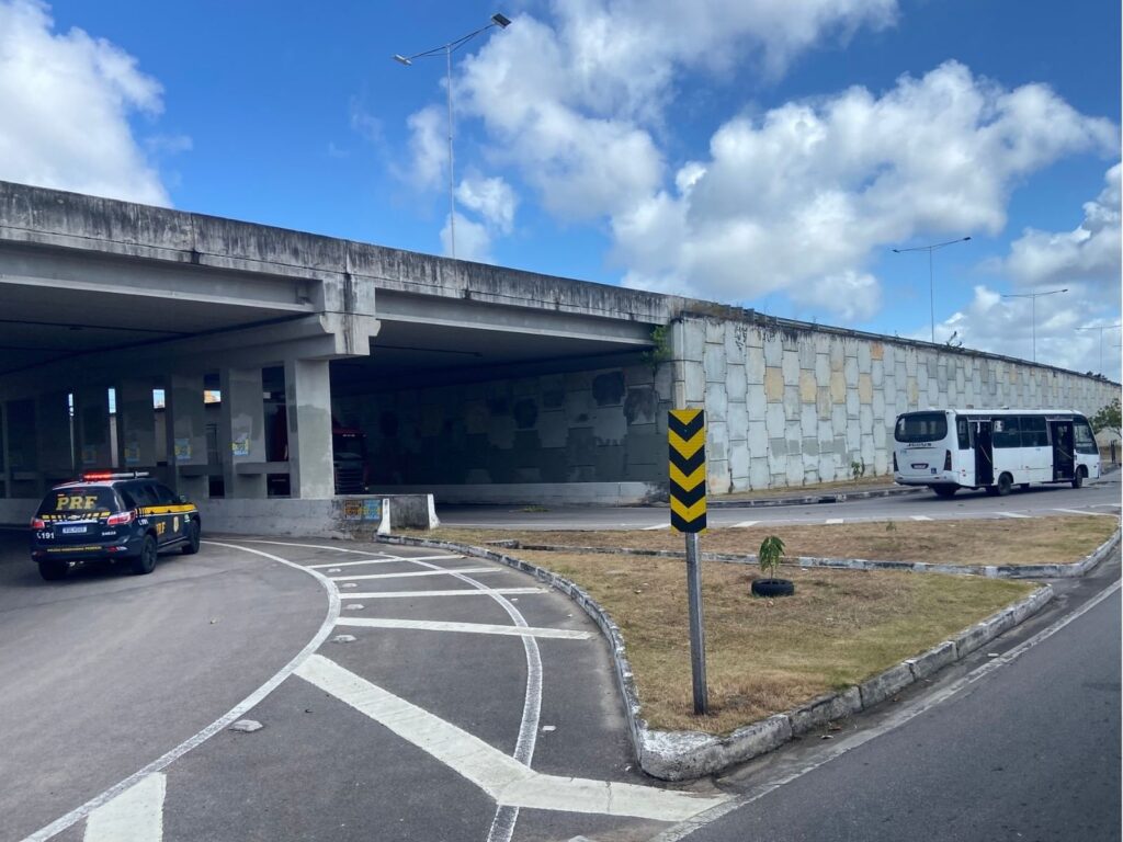 Educação no discurso, ônibus no abandono: o contrassenso da mobilidade urbana em Parnamirim