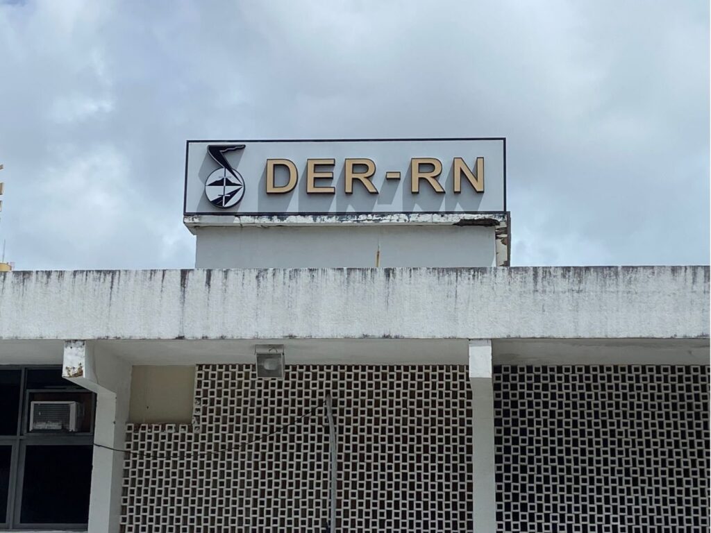 Empresa vinculada ao Seturn inclui ônibus fora da vida útil e expõe falhas na fiscalização do DERRN