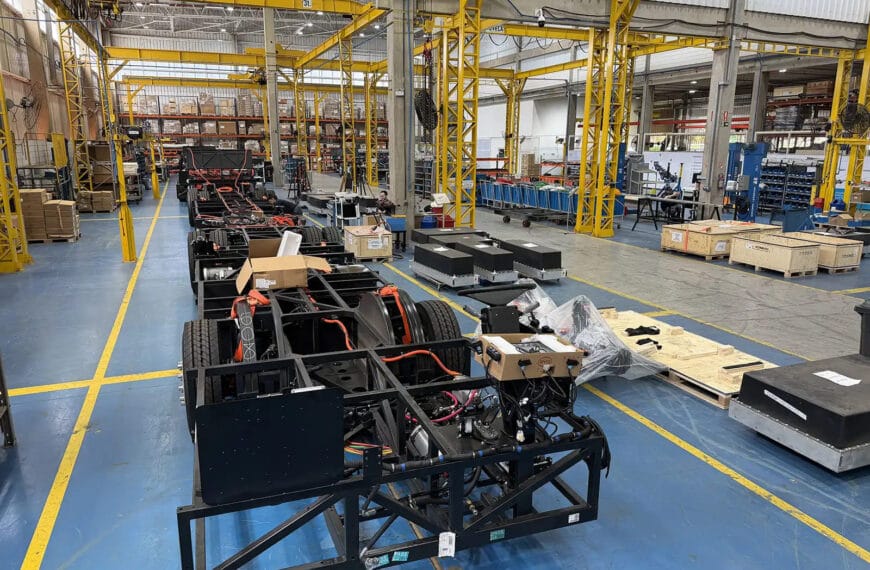 BYD celebra produção do 600º chassi de ônibus elétrico no Brasil e reforça expansão industrial no país