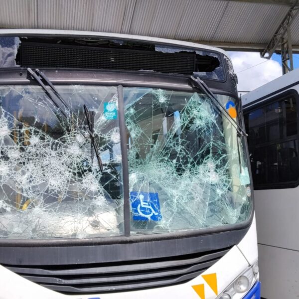 Protesto na Zona Leste de Natal deixa prejuízo de R$ 40 mil para empresa que teve ônibus depredado