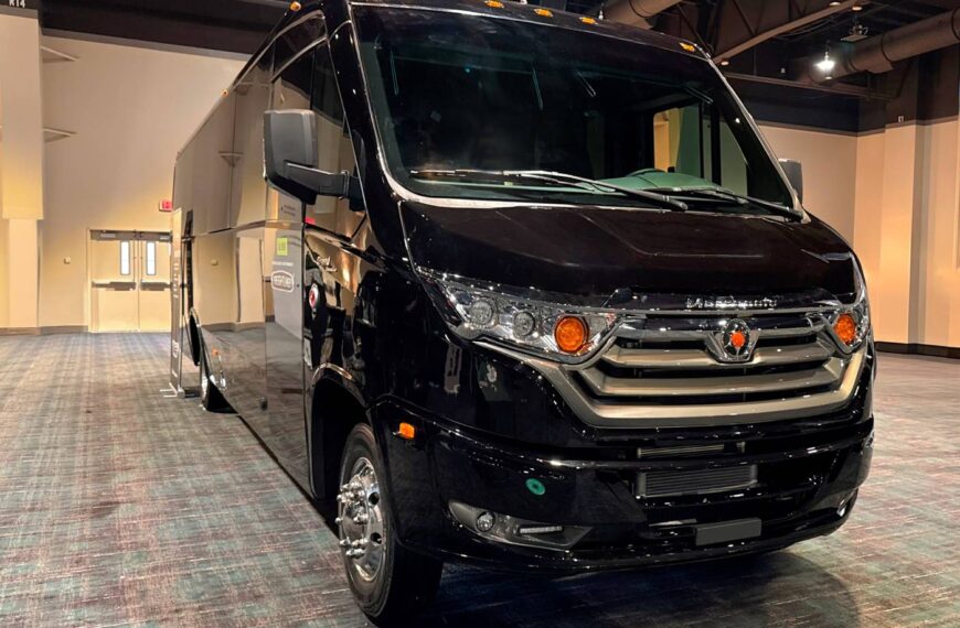 Marcopolo apresenta evolução do micro-ônibus Grand Executive em feira de transporte executivo nos Estados Unidos