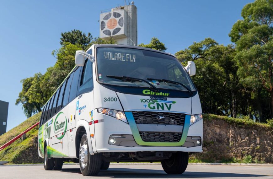 Volare entrega primeiro Fly 10 GV movido a biometano e GNV para operação de fretamento em Caxias do Sul