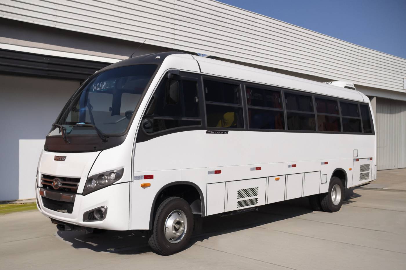 Marcopolo inicia operação de micro-ônibus híbrido elétrico a etanol em projeto piloto no Brasil