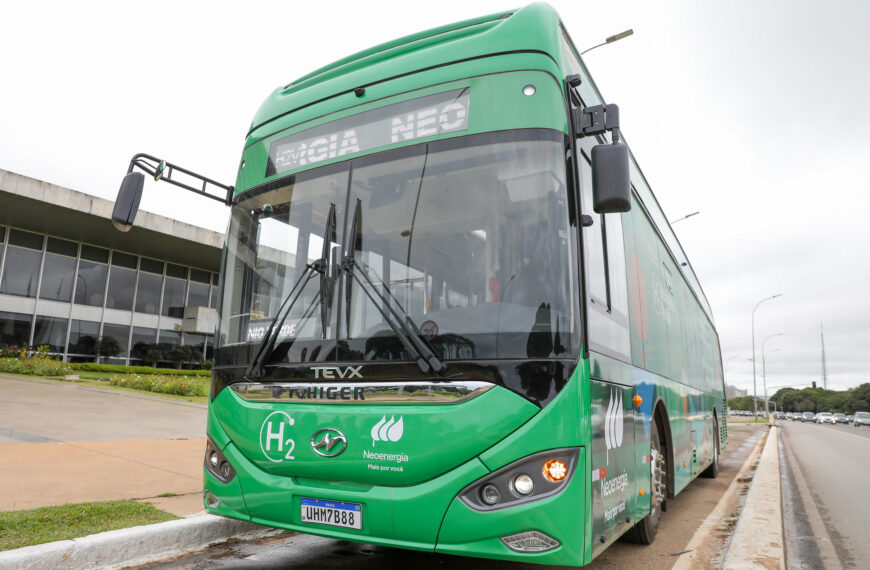 Brasília ganha primeira rota turística do país com ônibus movido a hidrogênio verde