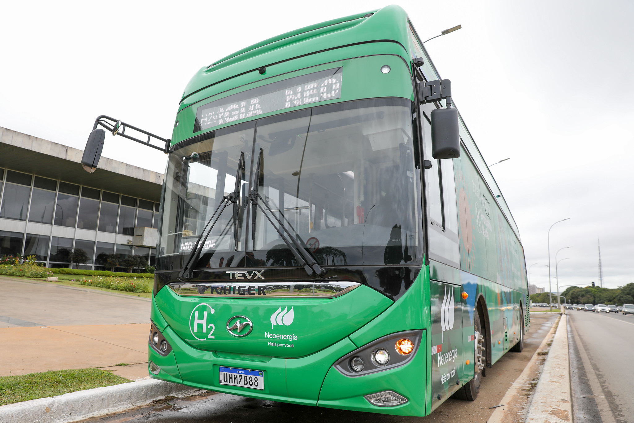 Brasília ganha primeira rota turística do país com ônibus movido a hidrogênio verde
