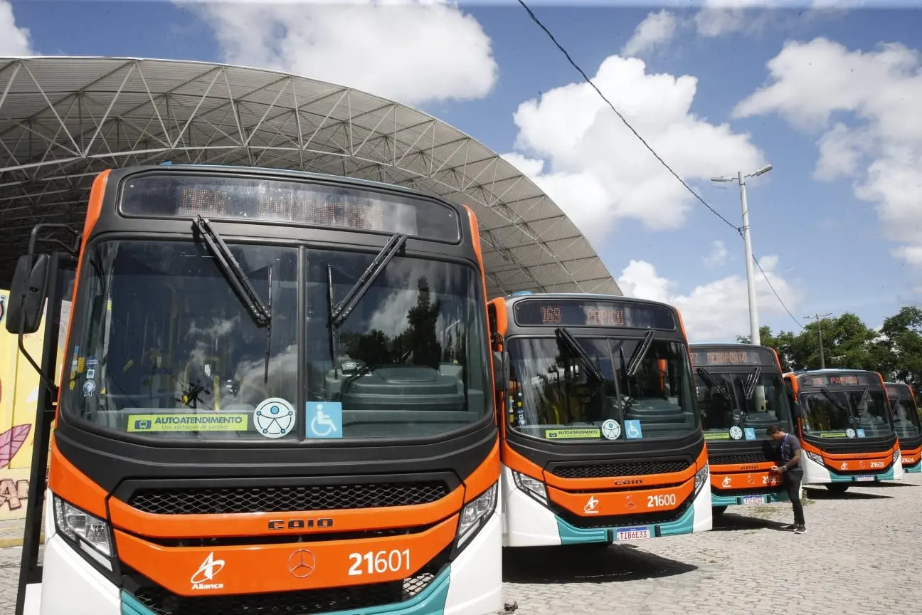 Novos ônibus começam a circular em Fortaleza e marcam início da renovação da frota