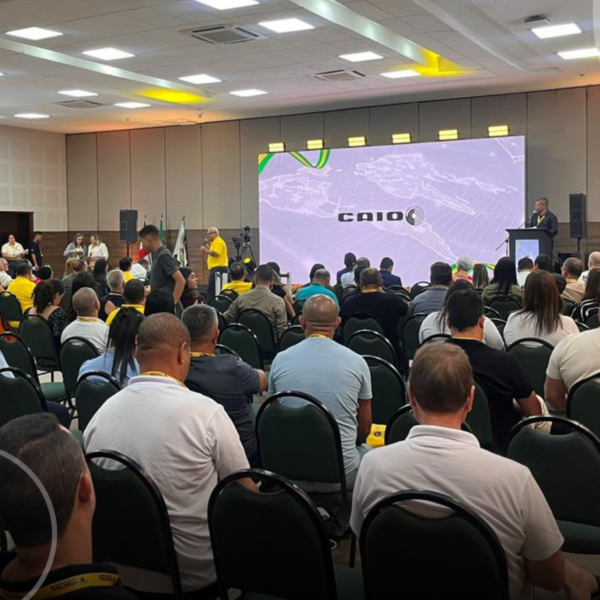 Caio participa e patrocina encontro nacional do transporte alternativo em Fortaleza