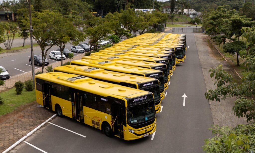 Joinville amplia frota com 18 novos ônibus equipados com ar-condicionado de alta capacidade