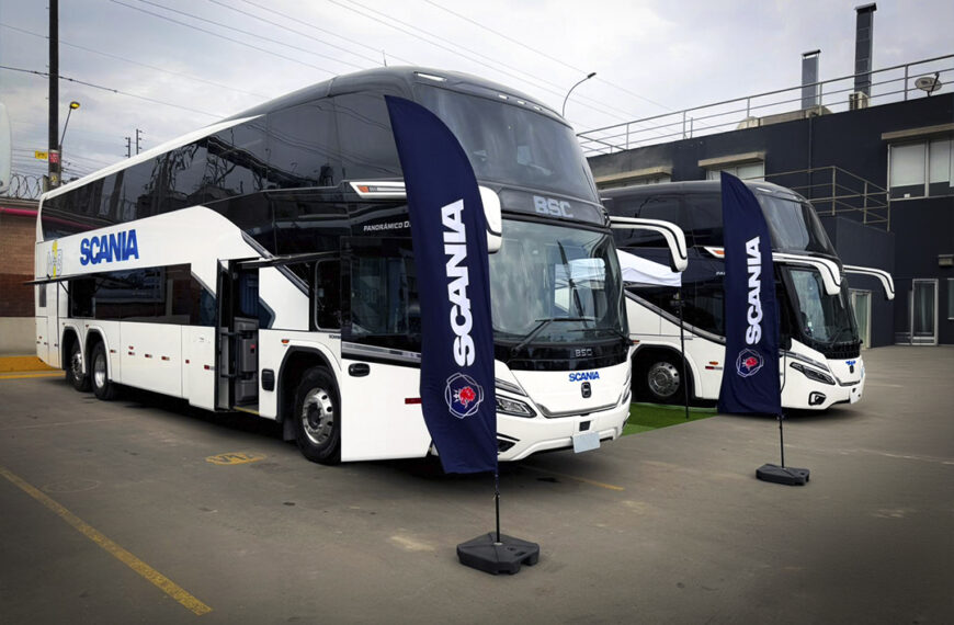Busscar entrega dois Panorâmico DD NB1 para a Scania del Peru em operação de turismo premium