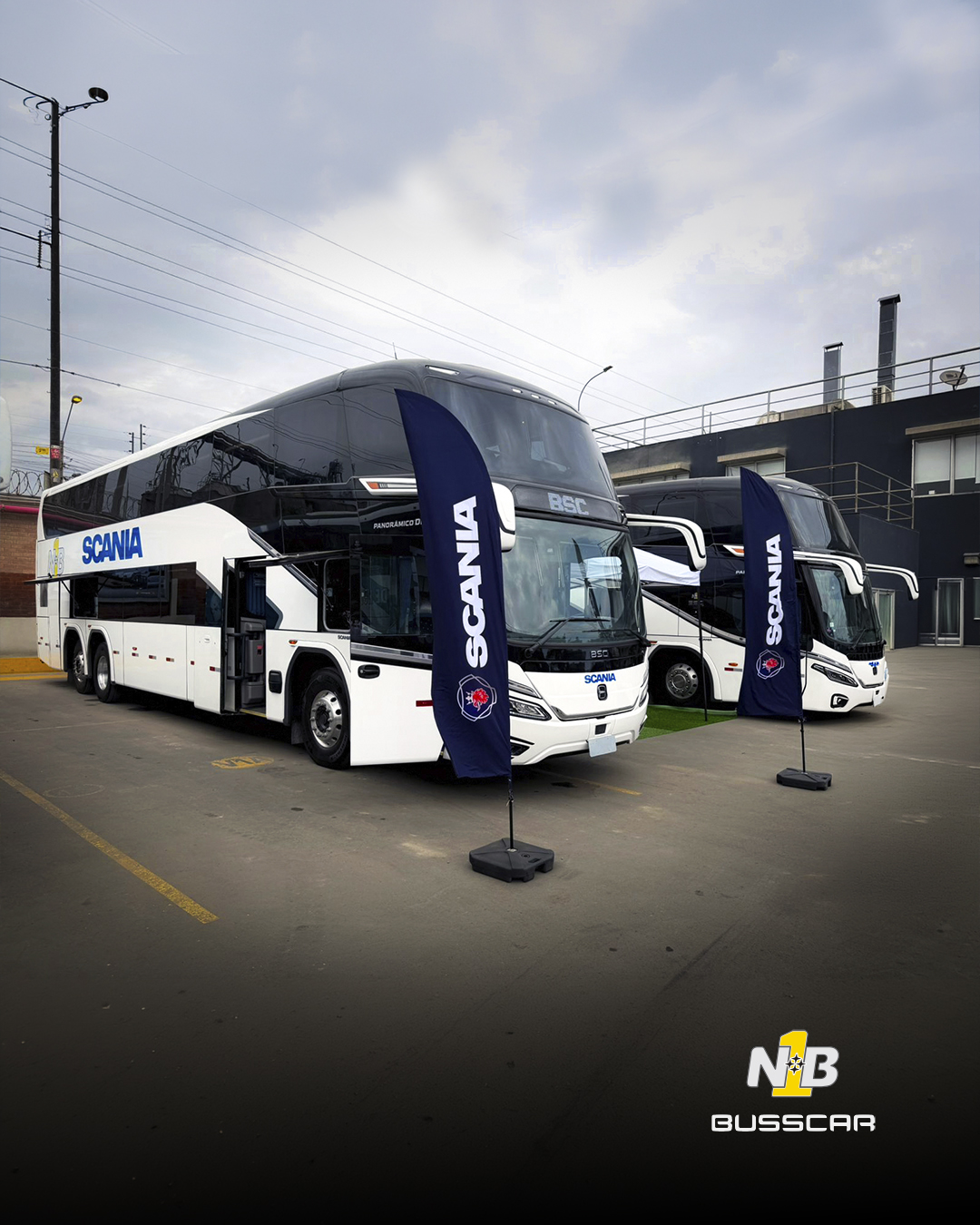 Busscar entrega dois Panorâmico DD NB1 para a Scania del Peru em operação de turismo premium