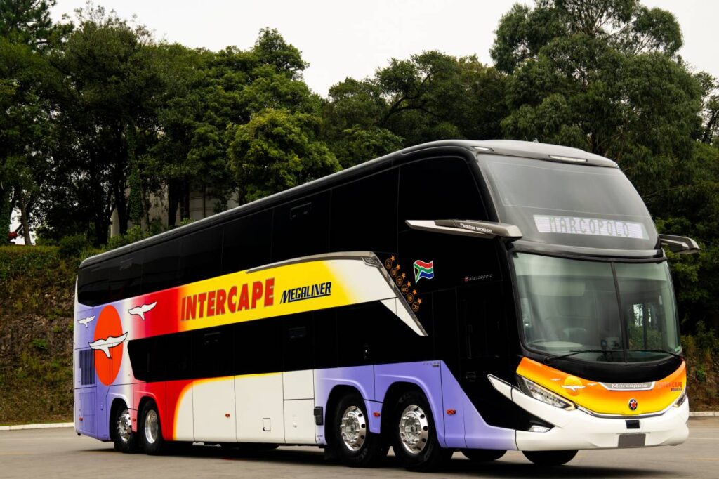 Marcopolo lança na África do Sul primeiro ônibus double decker 8x2 com direção à direita do mundo