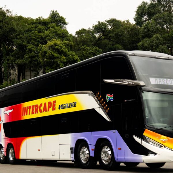 Marcopolo lança na África do Sul primeiro ônibus double decker 8×2 com direção à direita do mundo