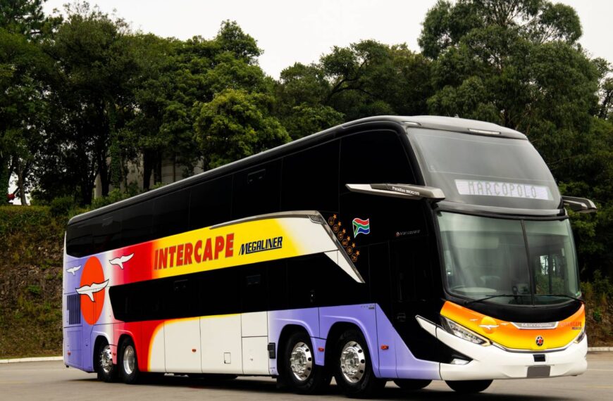 Marcopolo lança na África do Sul primeiro ônibus double decker 8x2 com direção à direita do mundo