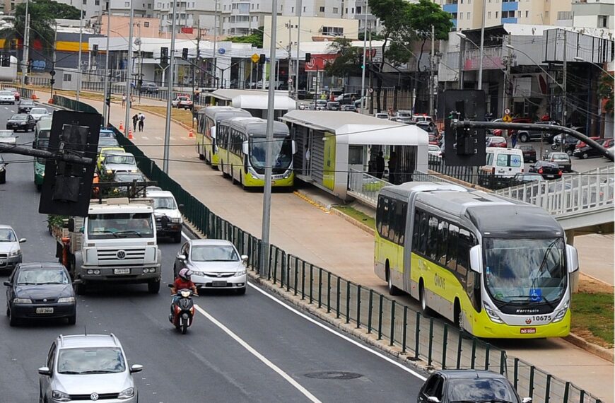 Belo Horizonte inicia instalação de semáforos inteligentes que priorizam ônibus