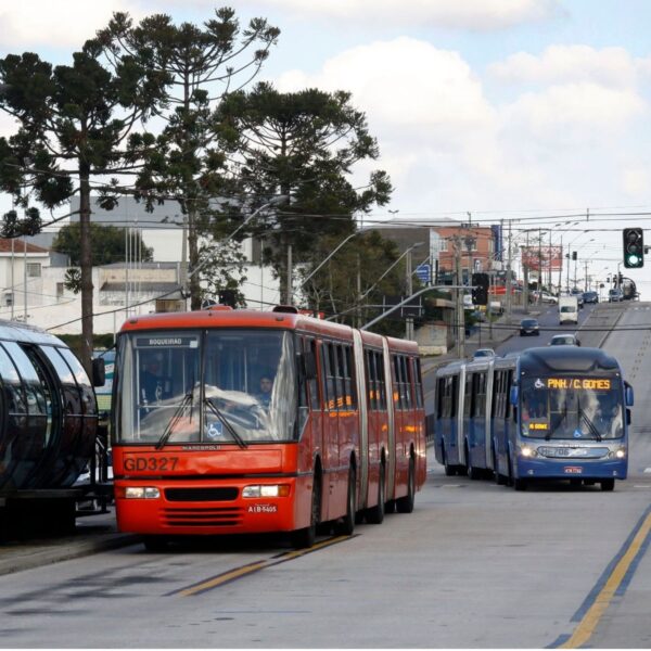 Curitiba adia edital de licitação de ônibus e culpa guerra no Irã
