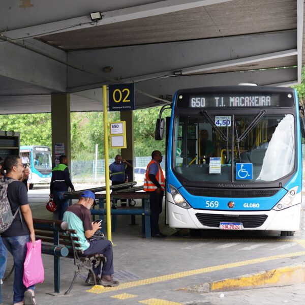 Linha de ônibus esperada há mais de 40 anos começa a operar e amplia integração entre Recife e Olinda