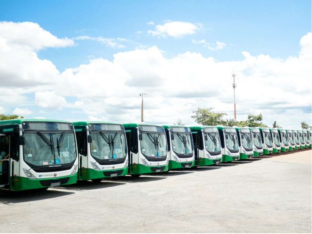 Frota de Cuiabá recebe novos ônibus Mercedes-Benz com ar-condicionado