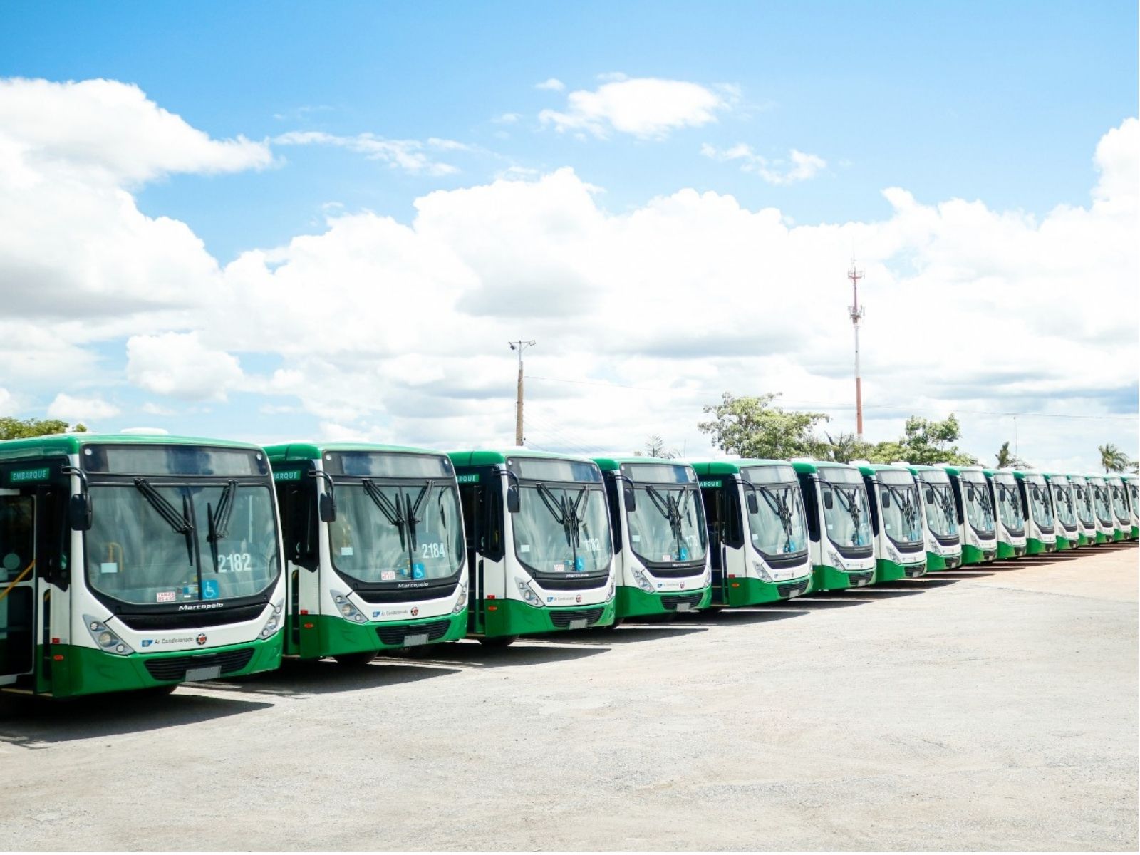 Frota de Cuiabá recebe novos ônibus Mercedes-Benz com ar-condicionado