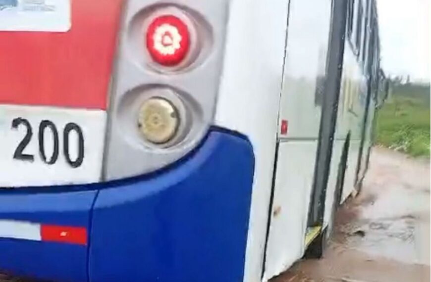 Problemas em avenida após chuvas mudam trajeto da linha A e afetam usuários