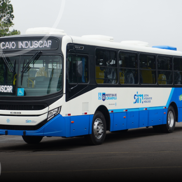 Caio entrega 20 ônibus Apache Vip V ao Consórcio Fênix para renovação da frota em Florianópolis