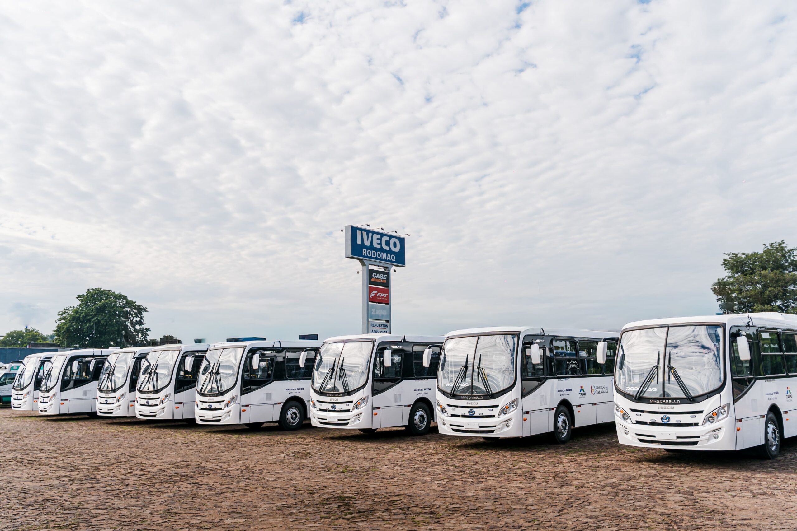 Iveco entrega novos ônibus à Polícia Nacional do Paraguai