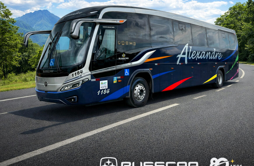 Busscar entrega ônibus novo à Alexandre Turismo