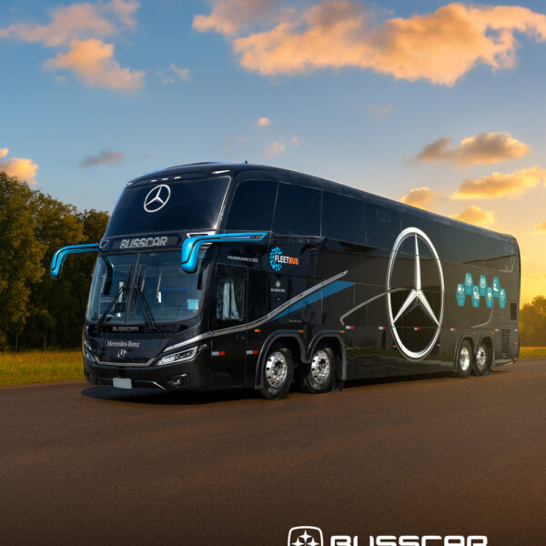 Busscar entrega ônibus de demonstração da linha Panorâmico DD NB1 à Mercedes-Benz