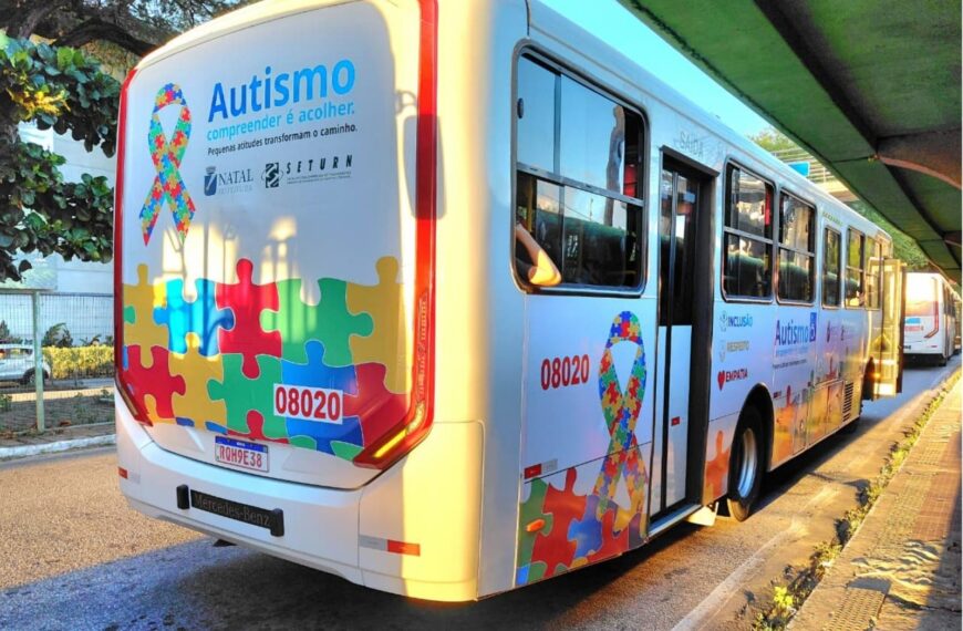 Busão da Inclusão segue em operação nas linhas urbanas de Natal com foco na causa autista
