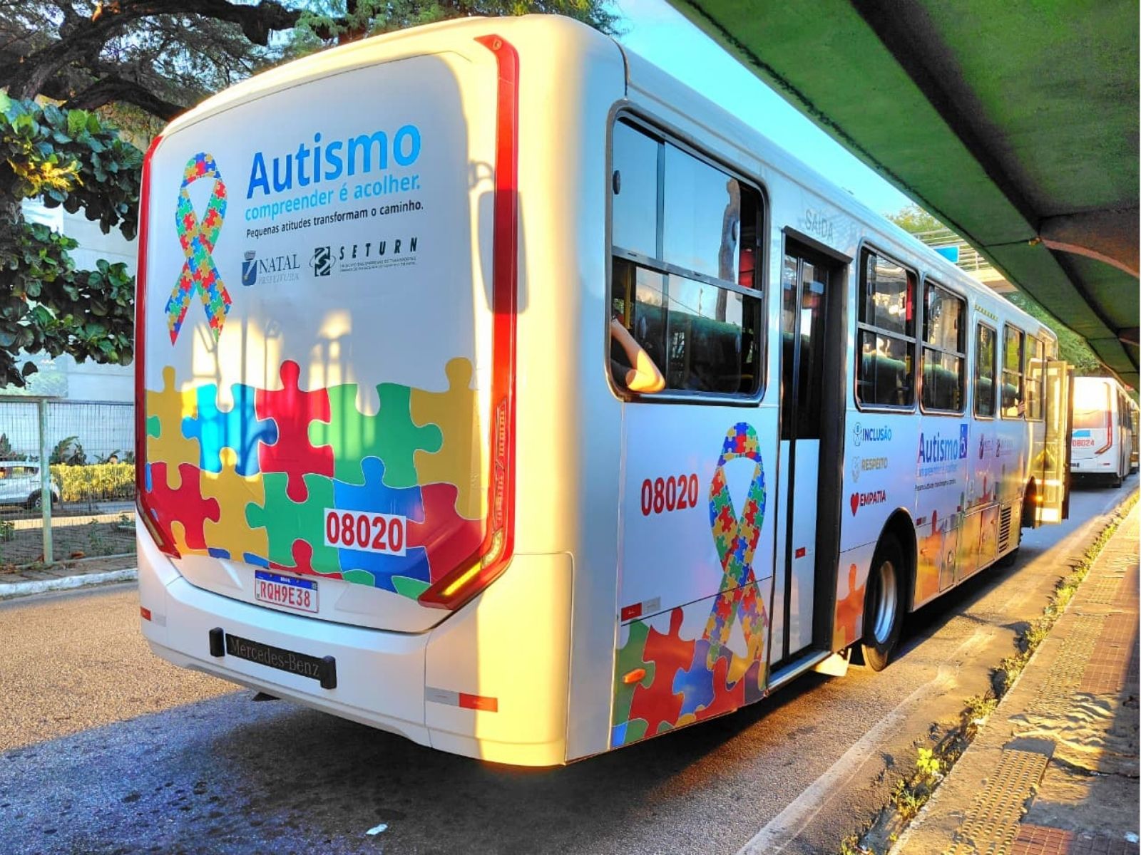 Busão da Inclusão segue em operação nas linhas urbanas de Natal com foco na causa autista