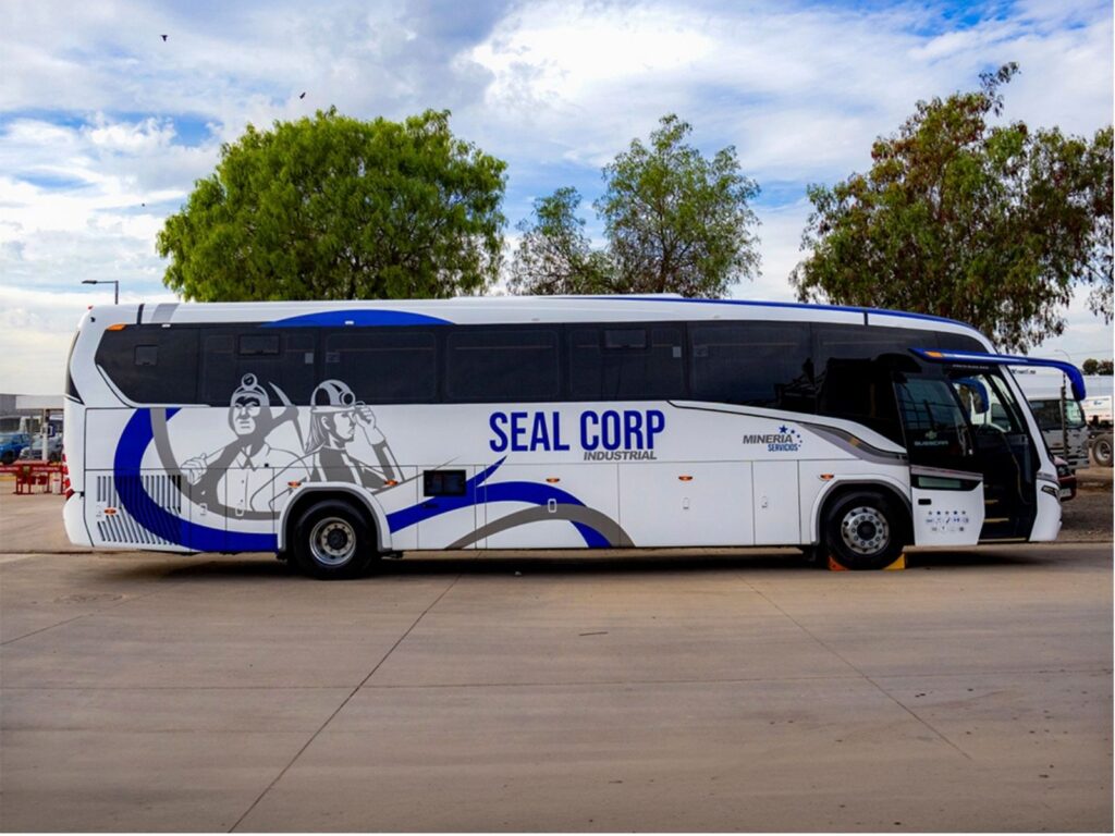 Busscar entrega ônibus Vissta Buss 345 para operação de mineração no Chile