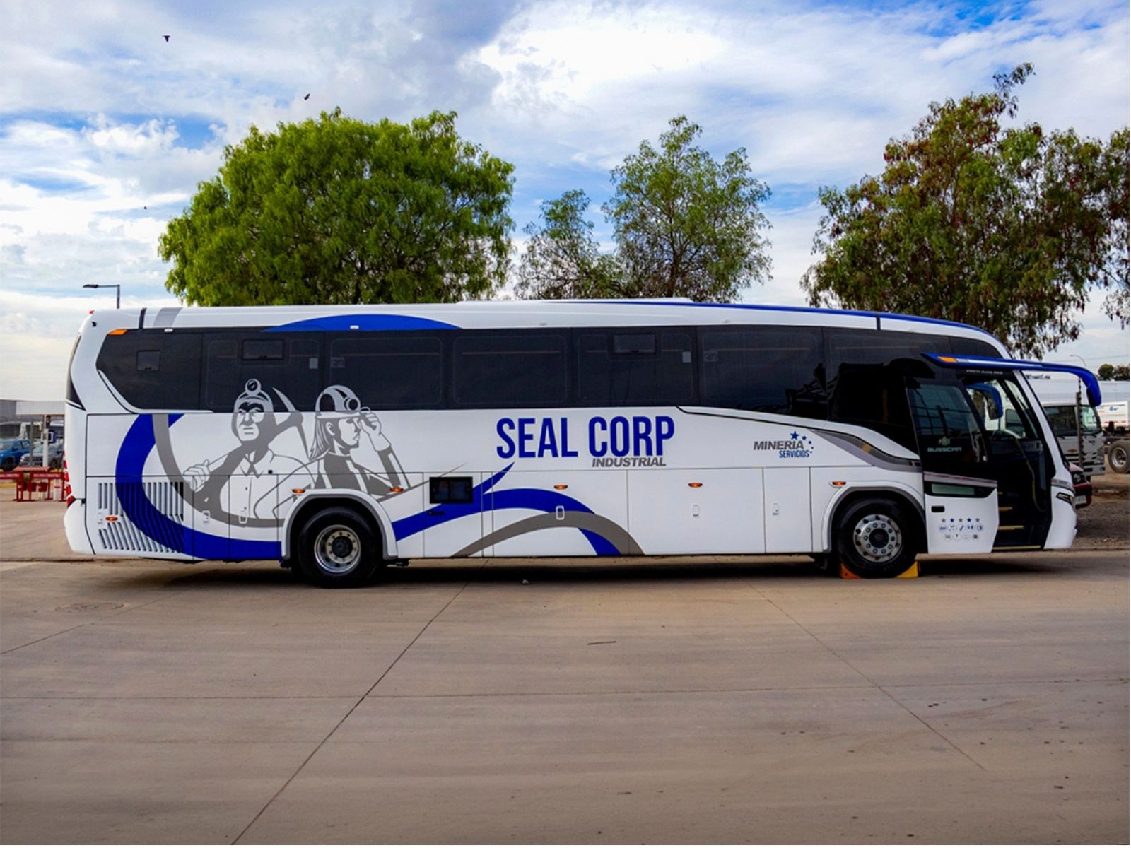 Busscar entrega ônibus Vissta Buss 345 para operação de mineração no Chile