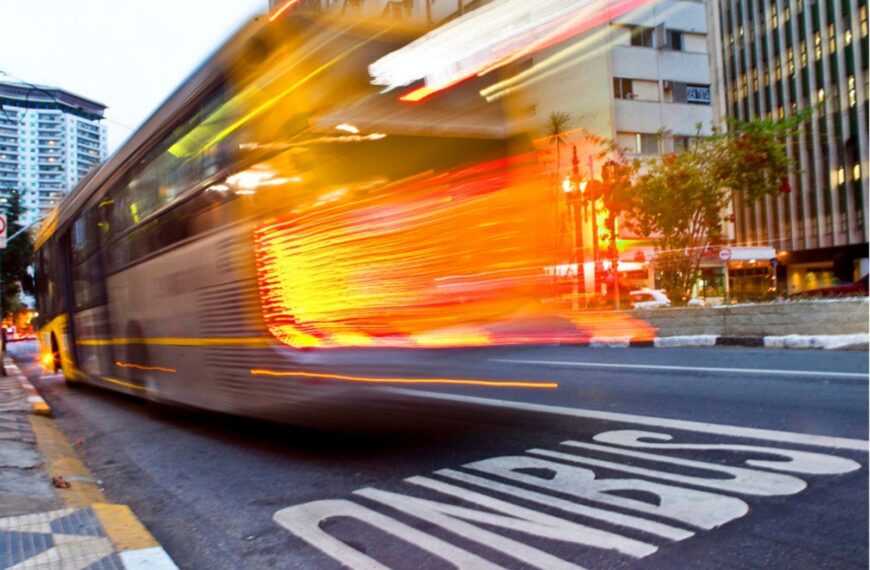 Crise do financiamento do transporte público e superlotação marcam debate nacional em Fortaleza
