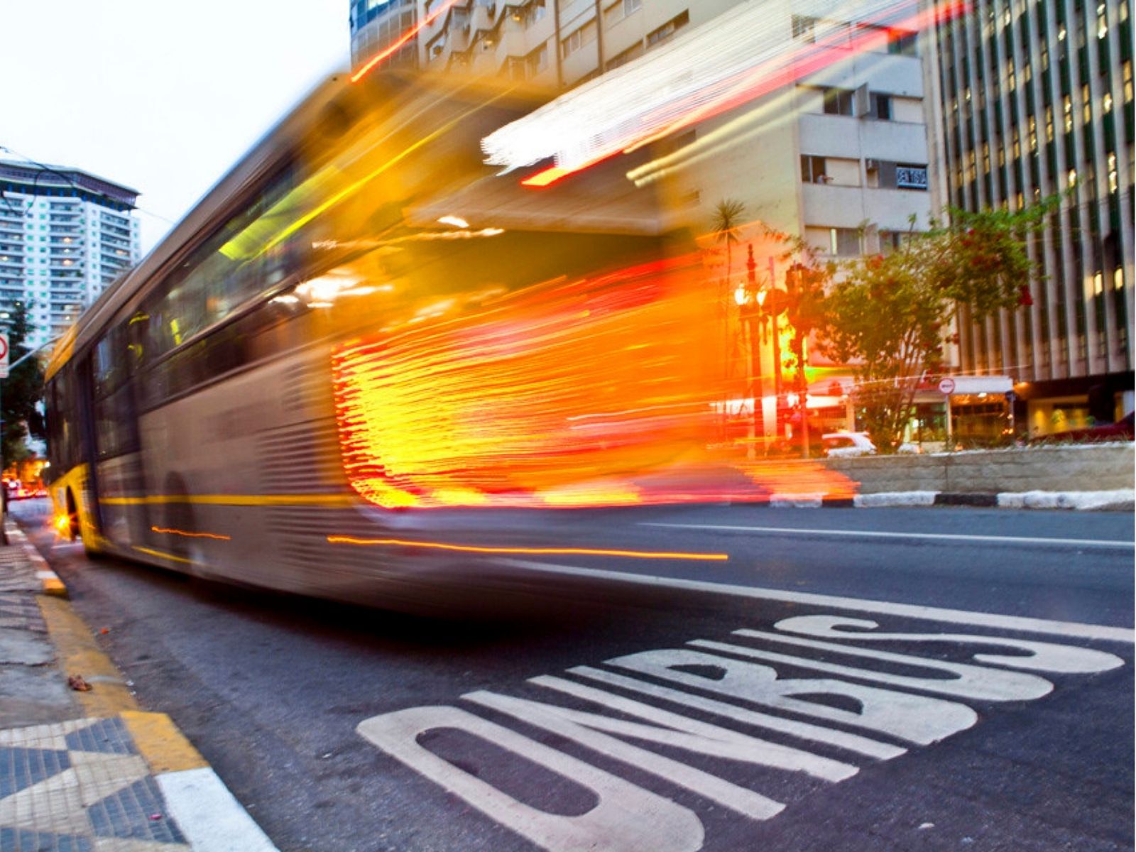Crise do financiamento do transporte público e superlotação marcam debate nacional em Fortaleza