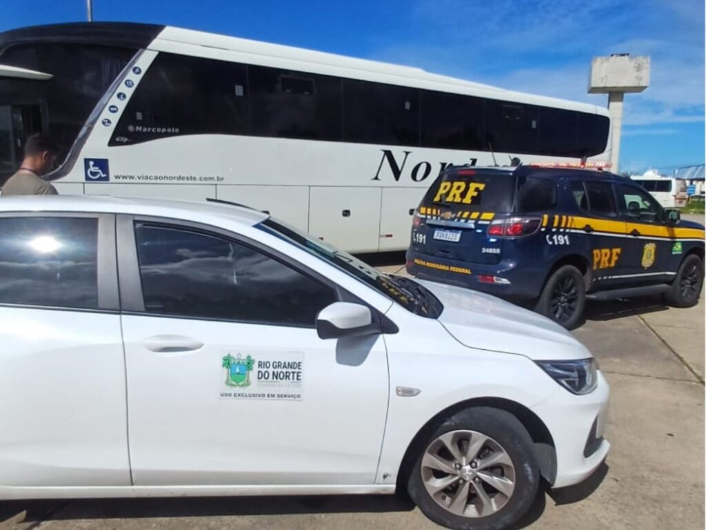 DER/RN apreende ônibus da Viação Nordeste por problemas na documentação