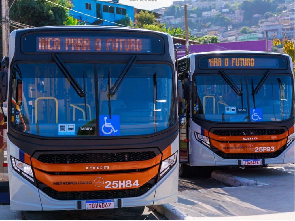 Emplacamentos de ônibus caem 10,76% no primeiro quadrimestre de 2026, aponta Fenabrave