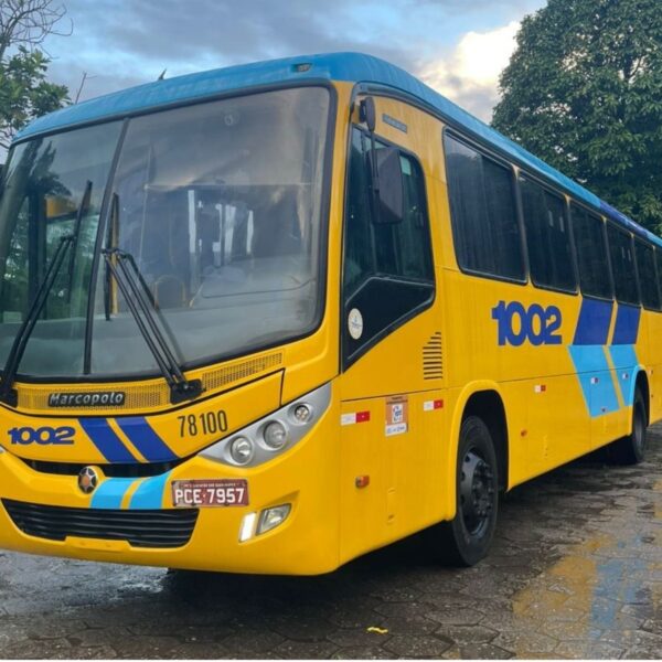 Expresso 1002 apresenta ônibus com pintura comemorativa pelos 70 anos