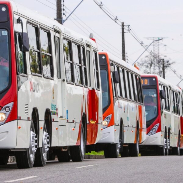 Greve de ônibus em Manaus pode paralisar toda a frota nesta segunda-feira (18)