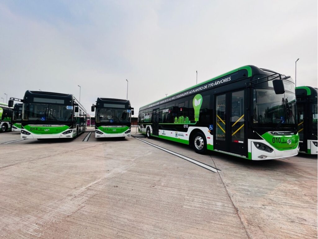 Higer inicia vendas de nova série de ônibus monoblocos na Europa e projeta modelos elétricos para o Brasil