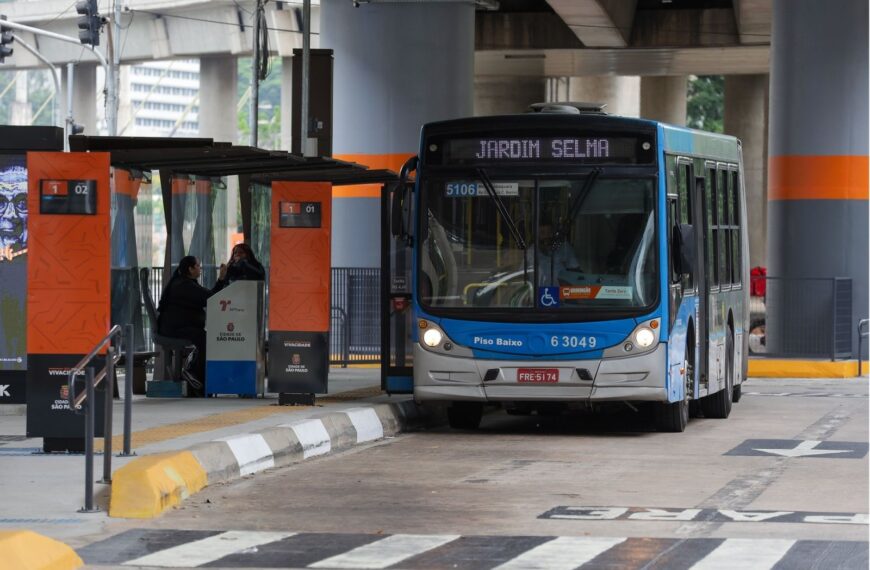 Homem morre após briga dentro de ônibus na zona sul de São Paulo