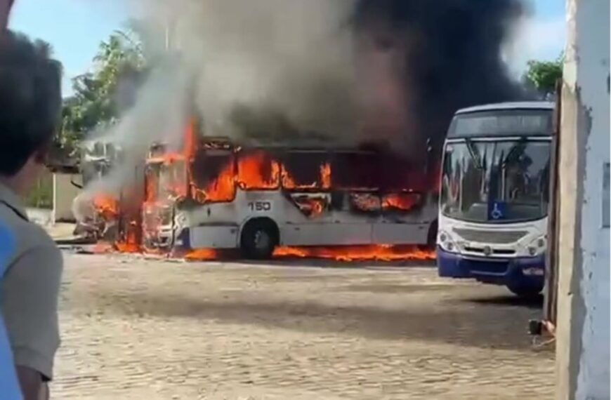 Incêndio atinge garagem da Trampolim da Vitória e destrói dois ônibus em São José de Mipibu