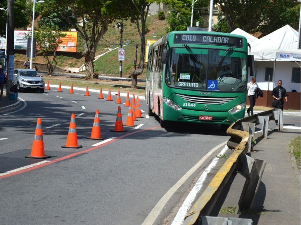 Justiça determina operação mínima de ônibus durante greve dos rodoviários em Salvador