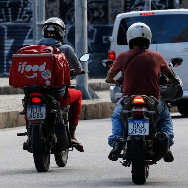 MP publicada pelo governo reduz exigências para transporte por motocicletas