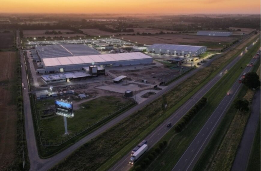 Mercedes-Benz inaugura novo centro industrial em Zárate, na Argentina